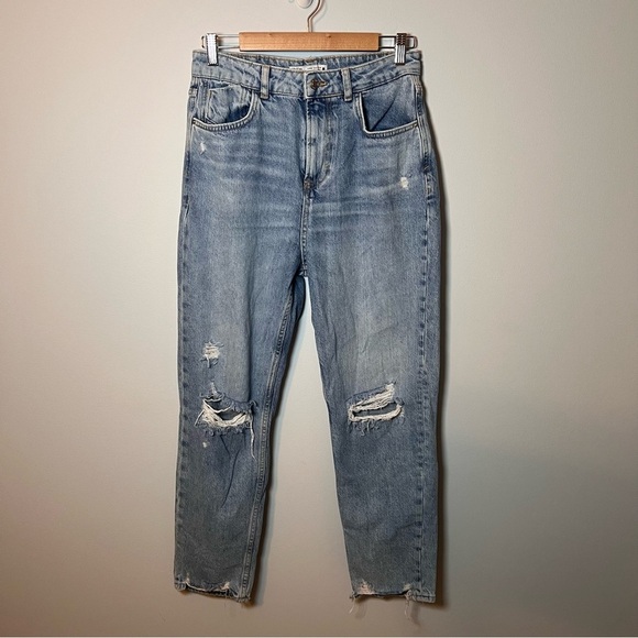 Zara Denim - Zara Distressed Jeans Women’s 8 High Waisted‎ Mom Fit Denim Medium Wash Raw Hem